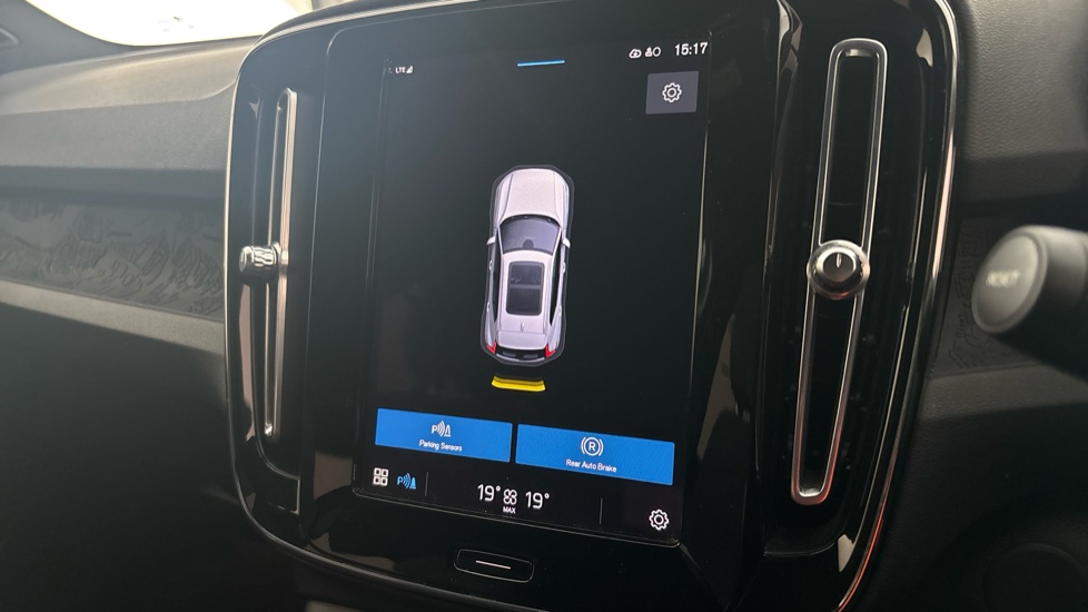 VOLVO XC40 Rear parking sensors