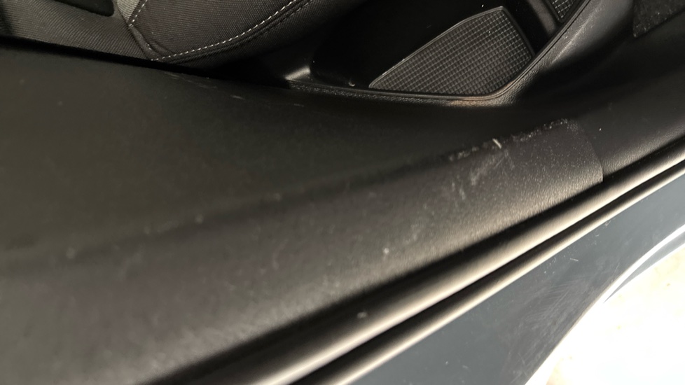 VOLVO XC40 scratches