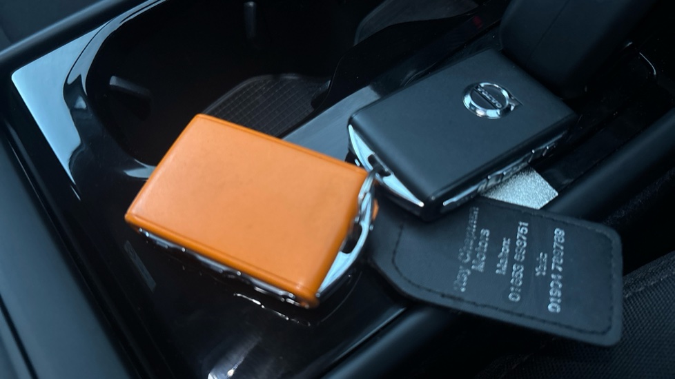 VOLVO XC40 2 keys