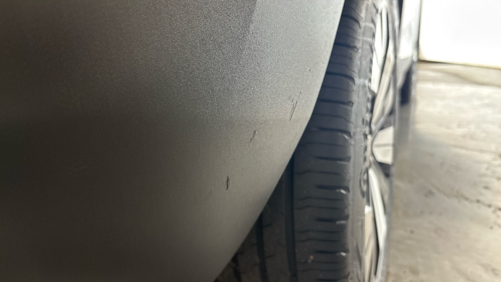 VOLVO XC40 dent and scratches