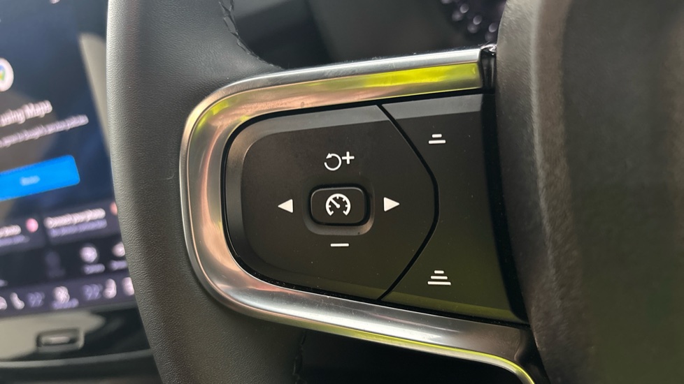 VOLVO XC40 cruise control