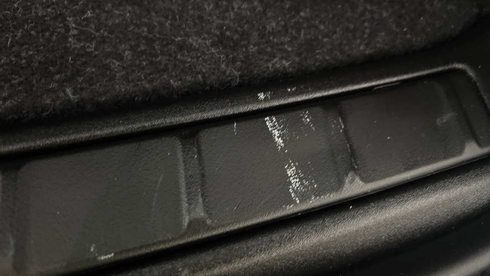 VOLVO XC40 scuff