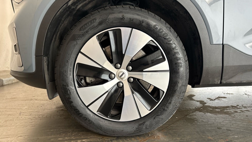 VOLVO XC40 Image 17