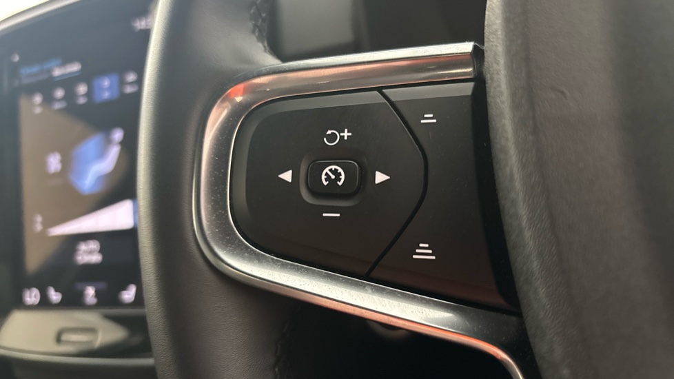 VOLVO XC40 Cruise control