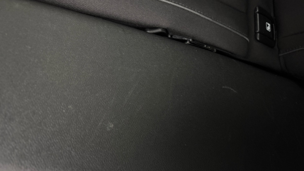 VOLVO XC40 scuff