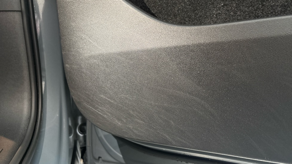 VOLVO XC40 scuff