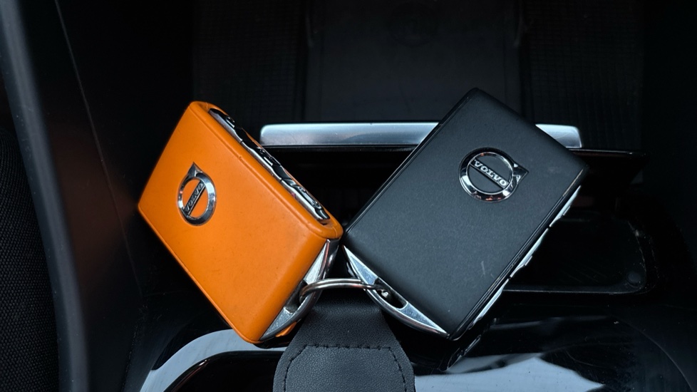 VOLVO XC40 2 keys available