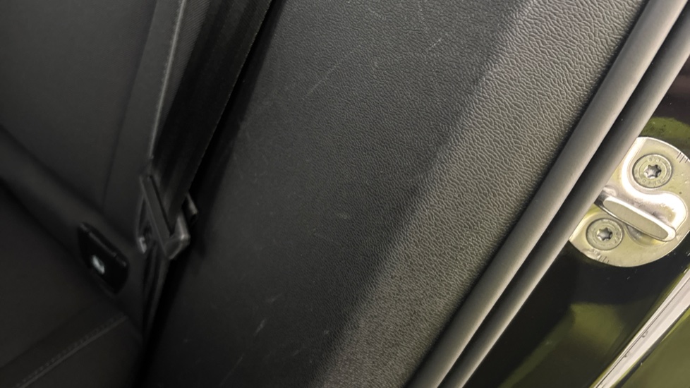 VOLVO XC40 scuff