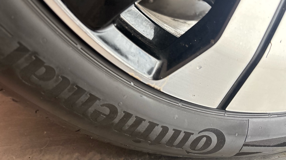 VOLVO XC40 scuff