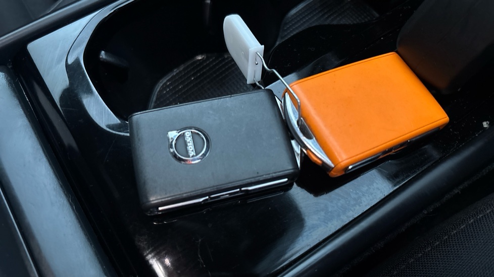 VOLVO XC40 2 keys