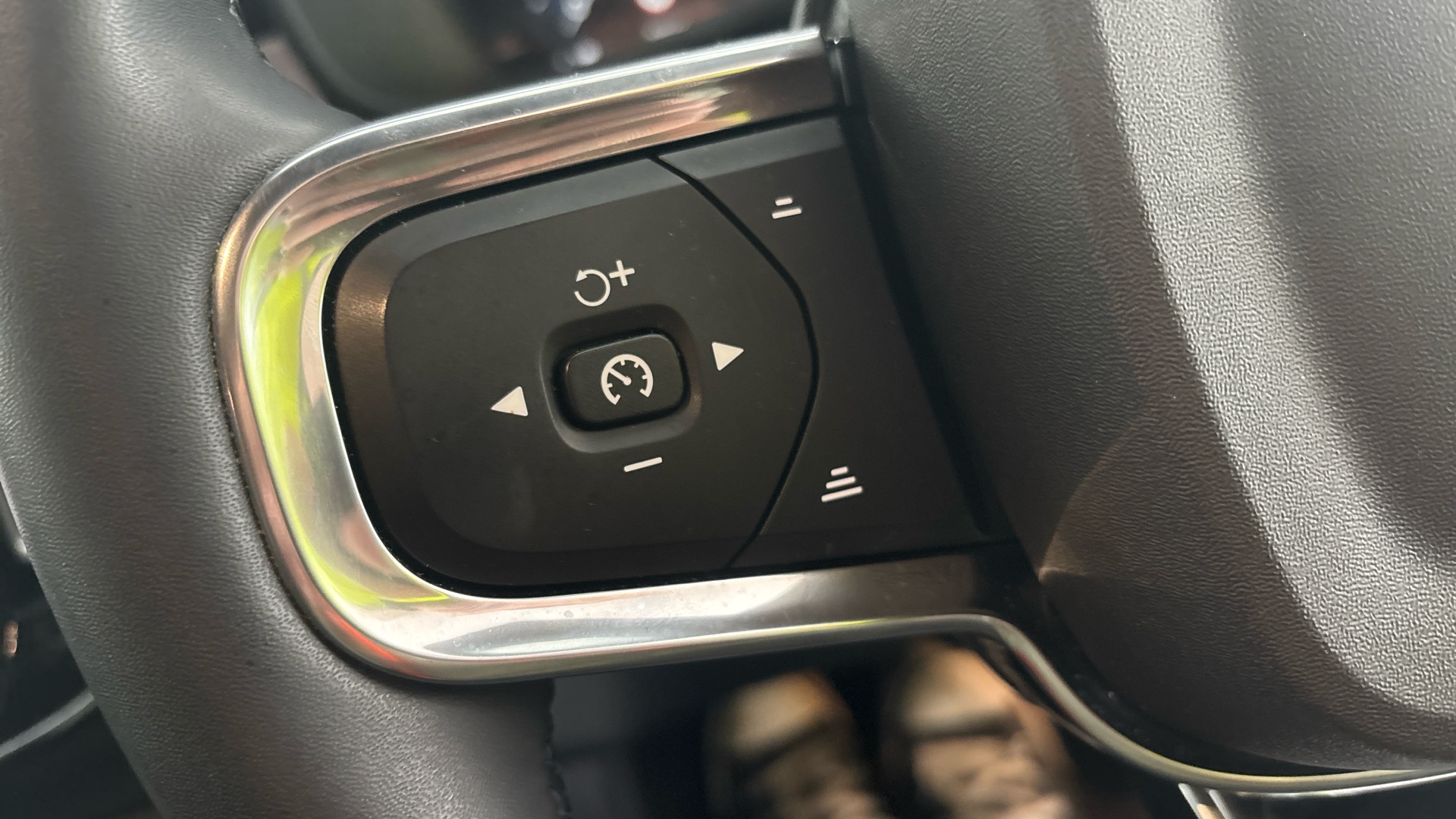 4020729 1.5 T5 Recharge PHEV Ultimate Dark 5dr Auto