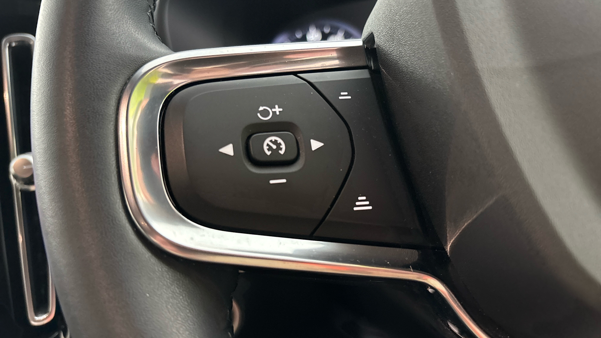 4027733 1.5 T4 Recharge PHEV Plus Dark 5dr Auto