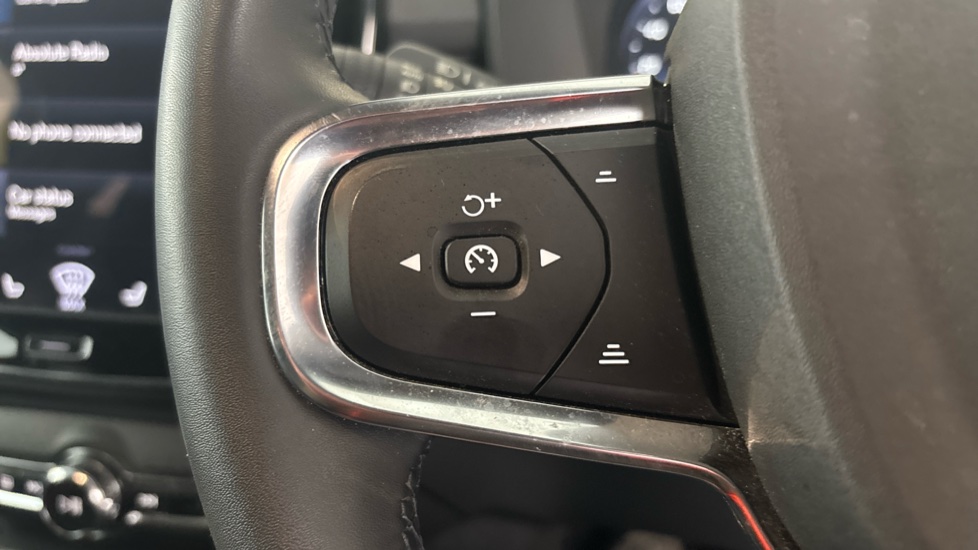 VOLVO XC40 cruise control