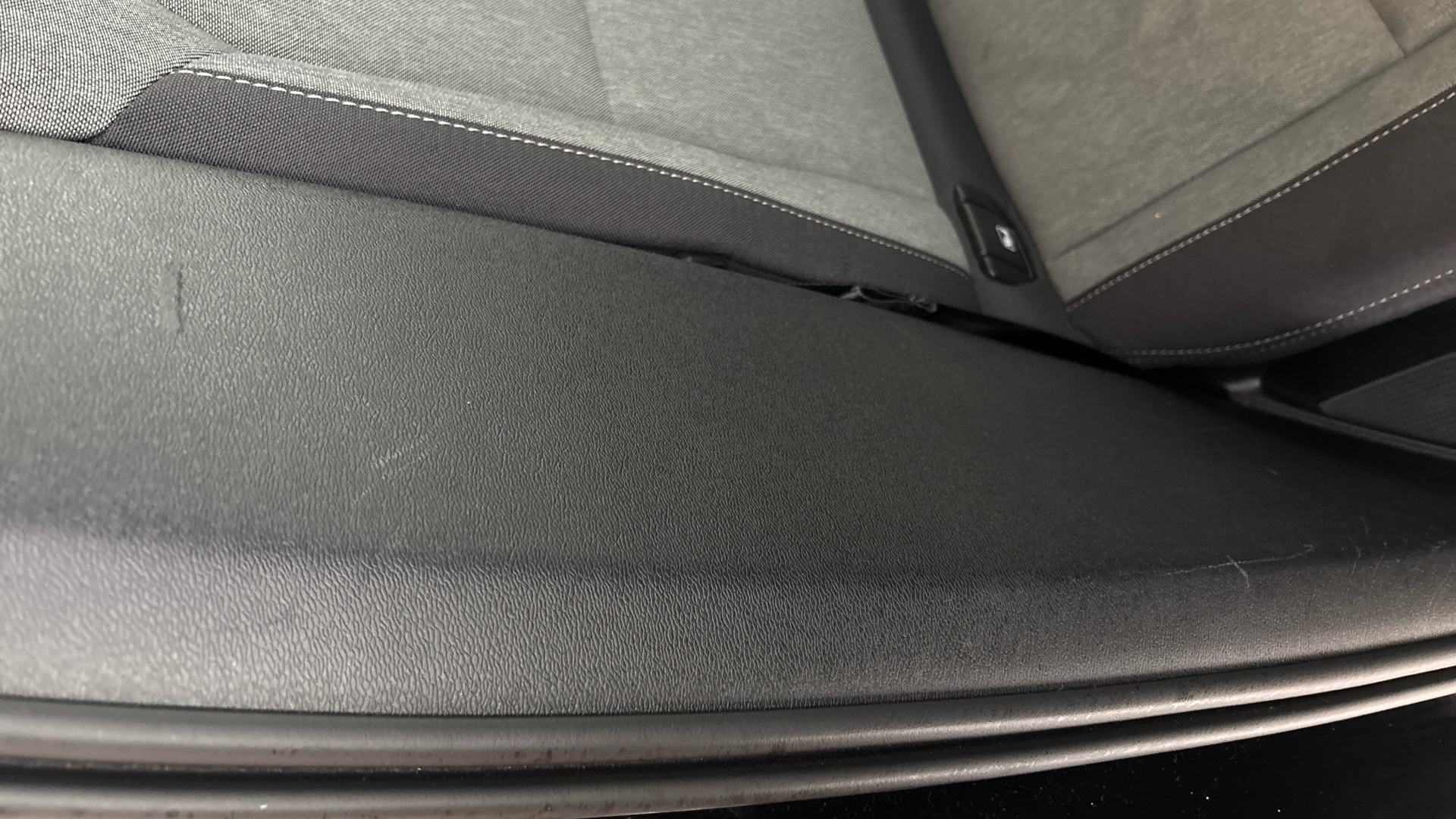 4020901 1.5 T4 Recharge PHEV Plus Dark 5dr Auto