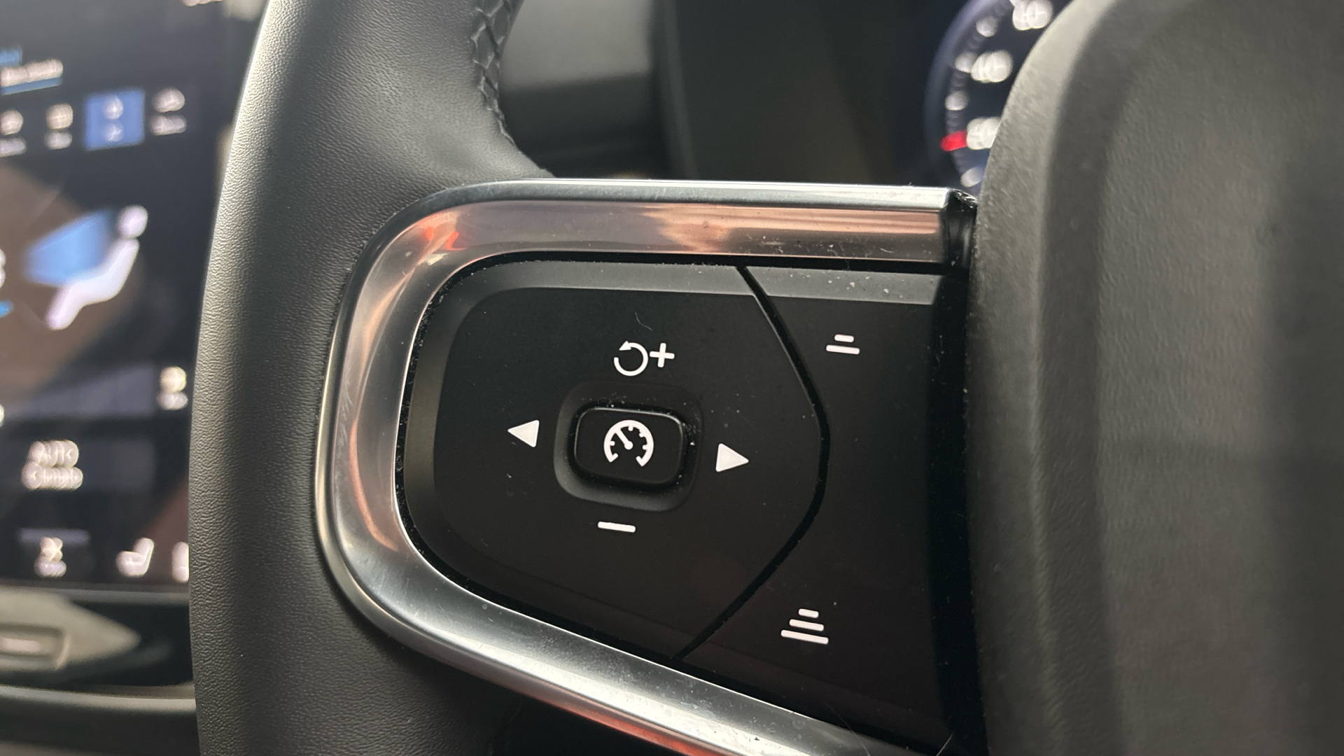 4020901 1.5 T4 Recharge PHEV Plus Dark 5dr Auto