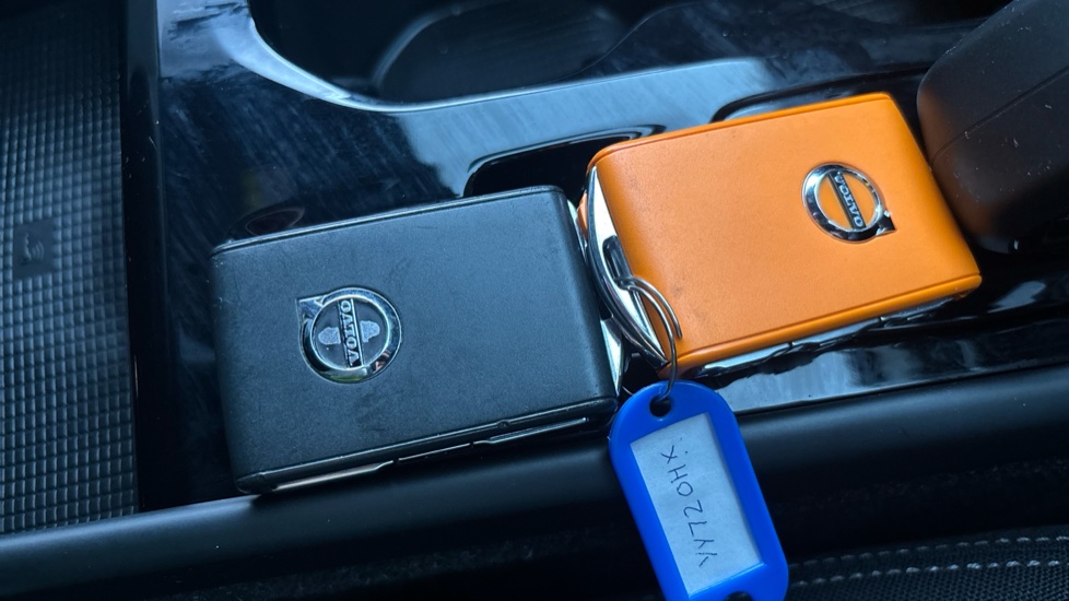 VOLVO XC40 2 keys