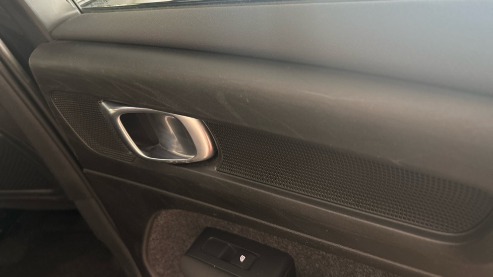 VOLVO XC40 Scuff