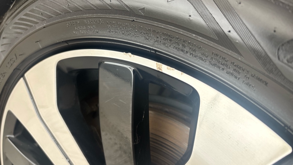 VOLVO XC40 Scuff