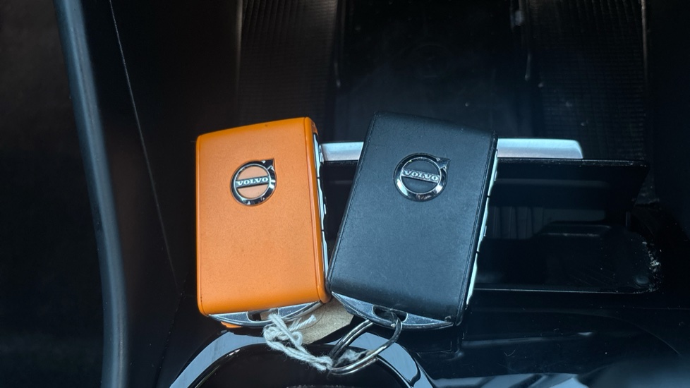 VOLVO XC40 two keys