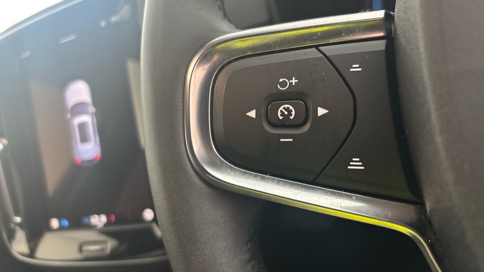 VOLVO XC40 cruise control