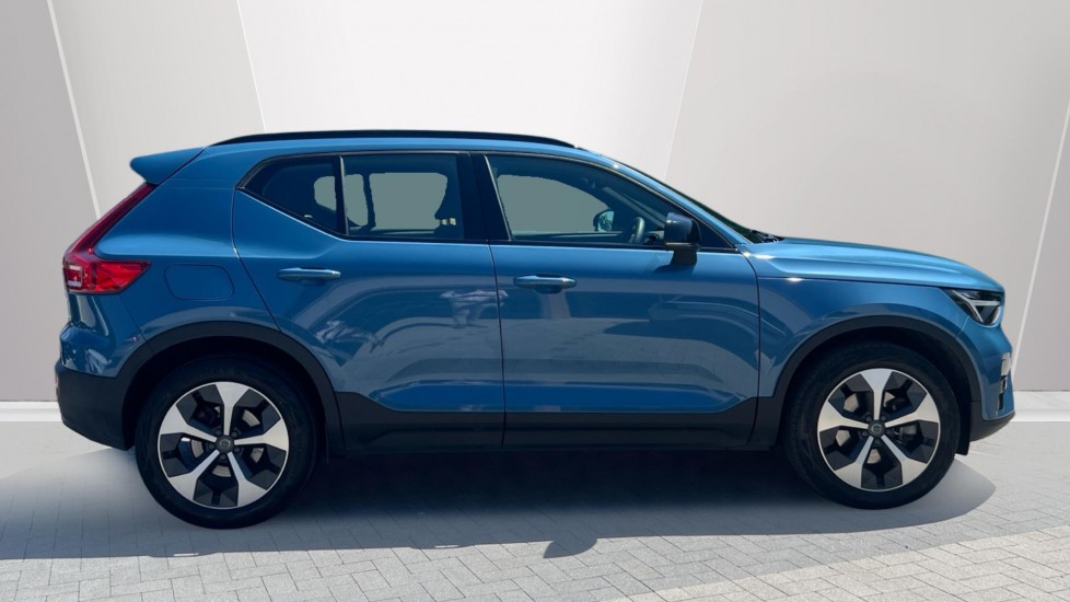 Volvo XC40 2.0 B4P Plus Dark 5dr Auto Petrol Estate - Image 3