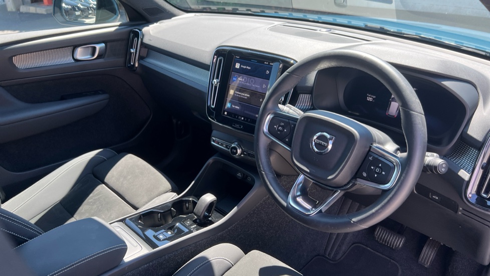 Volvo XC40 2.0 B4P Plus Dark 5dr Auto Petrol Estate - Image 4
