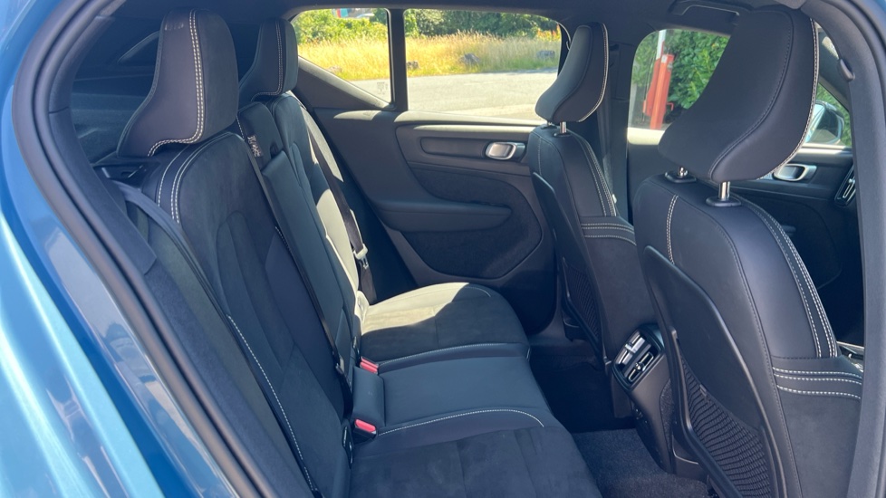 Volvo XC40 2.0 B4P Plus Dark 5dr Auto Petrol Estate - Image 6
