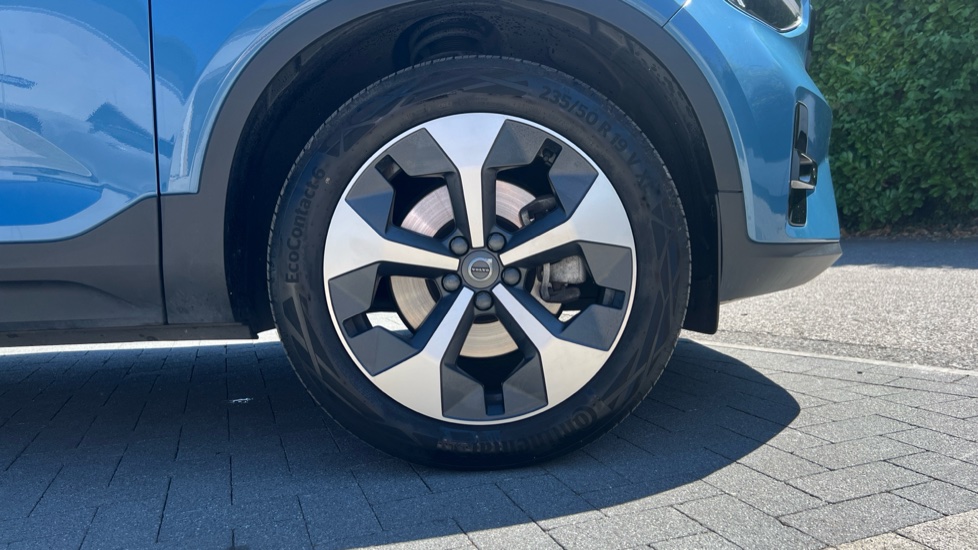 Volvo XC40 2.0 B4P Plus Dark 5dr Auto Petrol Estate - Image 9