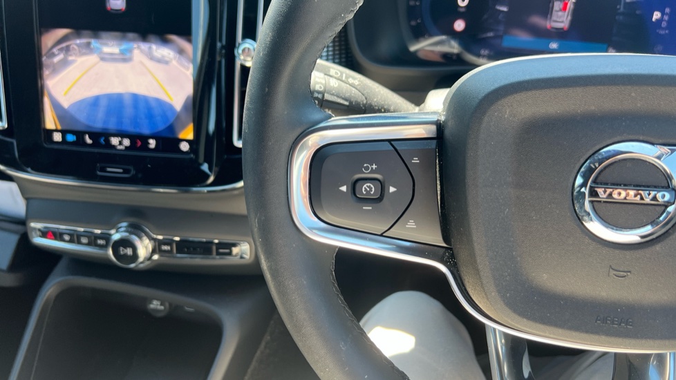 Volvo XC40 2.0 B4P Plus Dark 5dr Auto Petrol Estate - Image 18