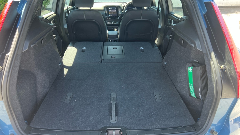 Volvo XC40 2.0 B4P Plus Dark 5dr Auto Petrol Estate - Image 32