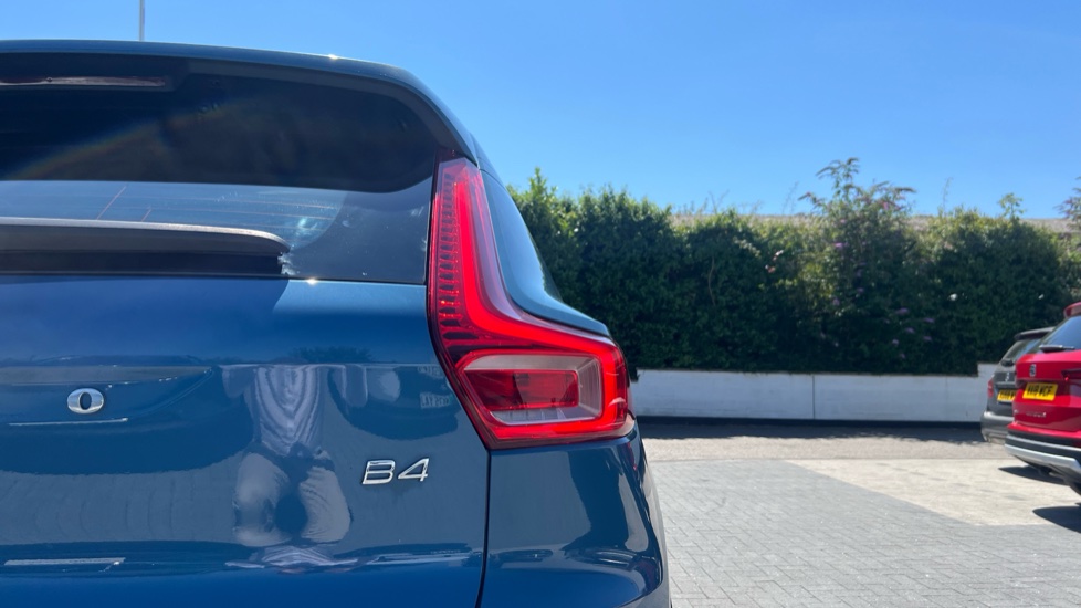 Volvo XC40 2.0 B4P Plus Dark 5dr Auto Petrol Estate - Image 34