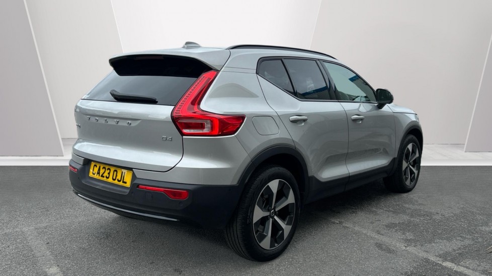 Volvo XC40 2.0 B4P Ultimate Dark 5dr Auto Petrol Estate - Image 2