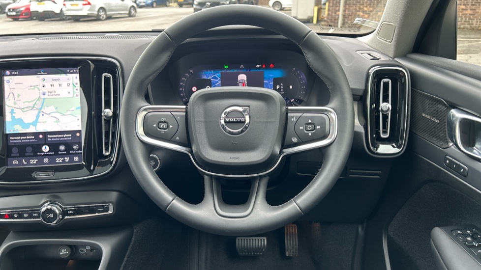 Volvo XC40 2.0 B4P Ultimate Dark 5dr Auto Petrol Estate - Image 10