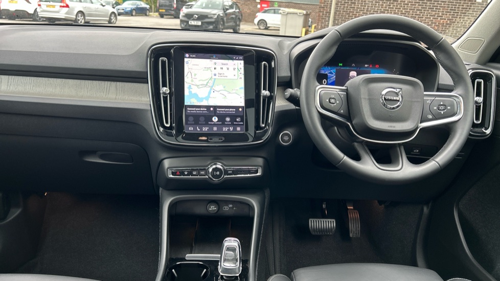 Volvo XC40 2.0 B4P Ultimate Dark 5dr Auto Petrol Estate - Image 16