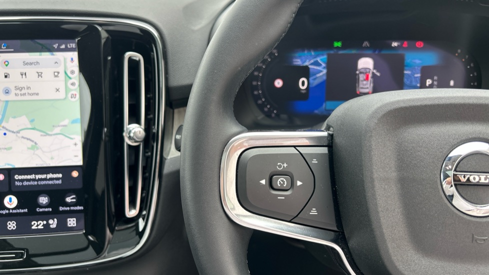 Volvo XC40 2.0 B4P Ultimate Dark 5dr Auto Petrol Estate - Image 17