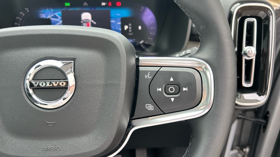 Volvo XC40 2.0 B4P Ultimate Dark 5dr Auto Petrol Estate - Image 18