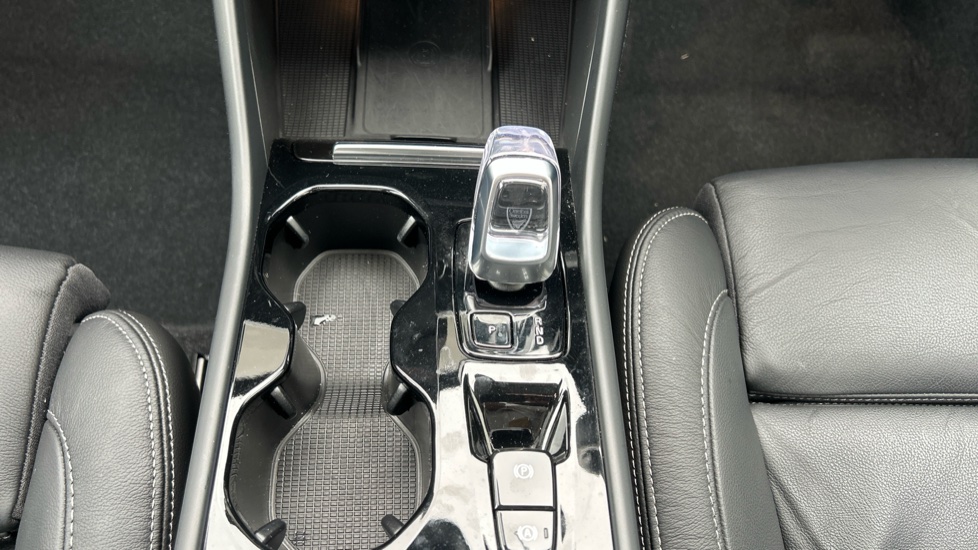 Volvo XC40 2.0 B4P Ultimate Dark 5dr Auto Petrol Estate - Image 22