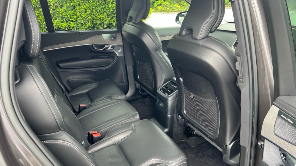 Volvo XC90 2.0 T8 [455] RC PHEV Ultimate Dark 5dr AWD Gtron Estate - Image 6