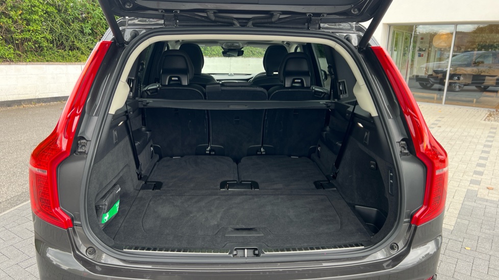 Volvo XC90 2.0 T8 [455] RC PHEV Ultimate Dark 5dr AWD Gtron Estate - Image 13