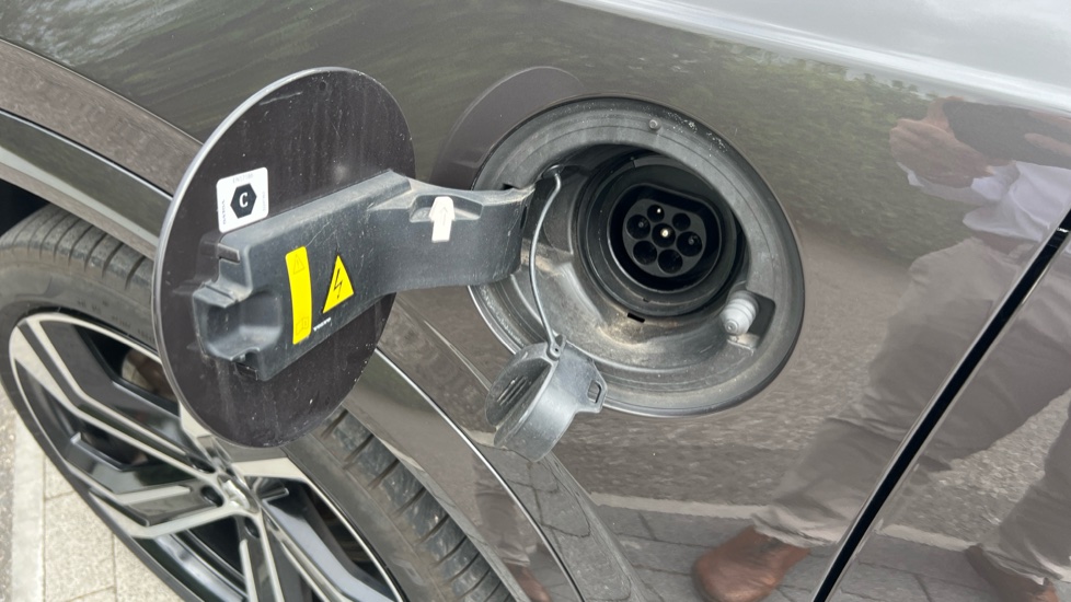 Volvo XC90 2.0 T8 [455] RC PHEV Ultimate Dark 5dr AWD Gtron Estate - Image 15