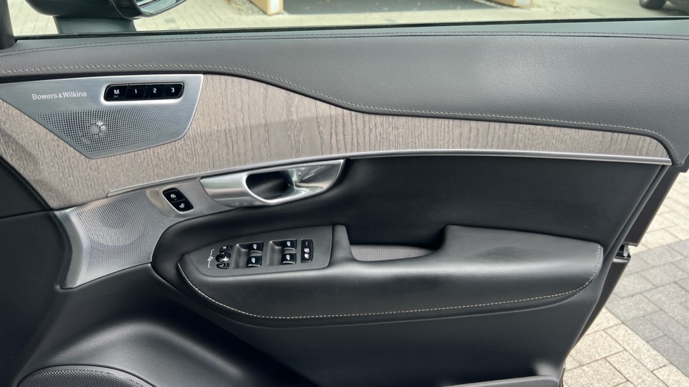 Volvo XC90 2.0 T8 [455] RC PHEV Ultimate Dark 5dr AWD Gtron Estate - Image 28