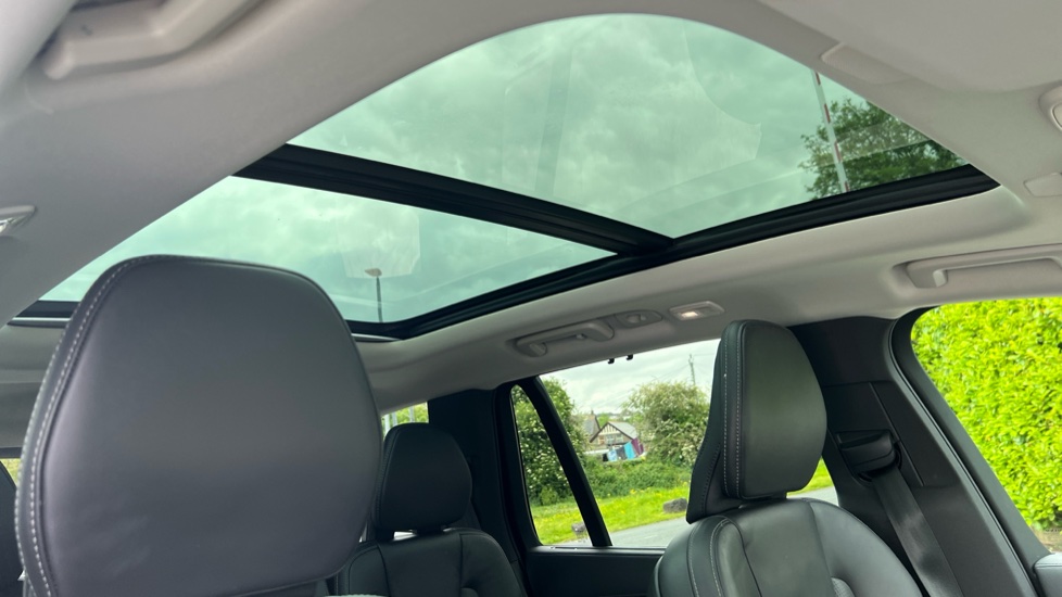 Volvo XC90 2.0 T8 [455] RC PHEV Ultimate Dark 5dr AWD Gtron Estate - Image 30
