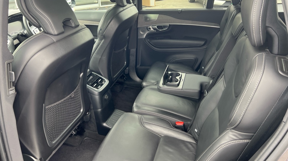Volvo XC90 2.0 T8 [455] RC PHEV Ultimate Dark 5dr AWD Gtron Estate - Image 32