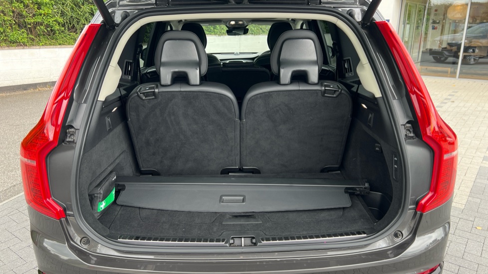 Volvo XC90 2.0 T8 [455] RC PHEV Ultimate Dark 5dr AWD Gtron Estate - Image 35