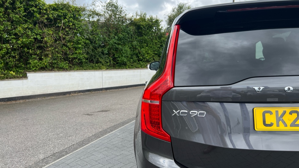 Volvo XC90 2.0 T8 [455] RC PHEV Ultimate Dark 5dr AWD Gtron Estate - Image 43