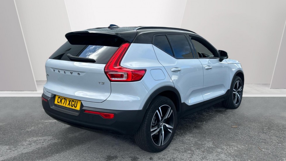 Volvo XC40 1.5 T3 [163] R DESIGN 5dr Geartronic Petrol Estate - Image 2