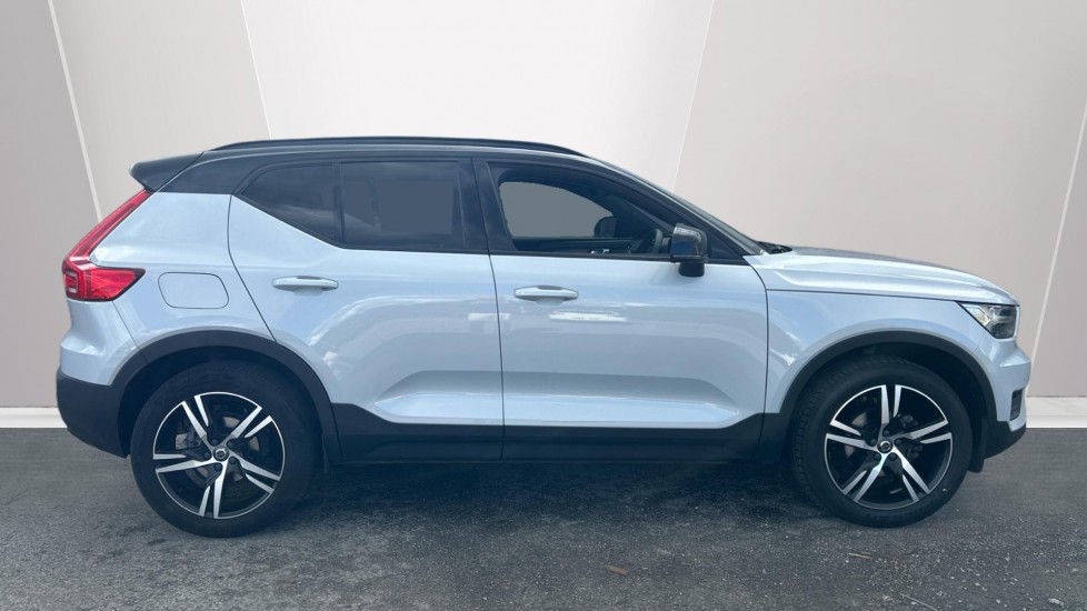 Volvo XC40 1.5 T3 [163] R DESIGN 5dr Geartronic Petrol Estate - Image 3