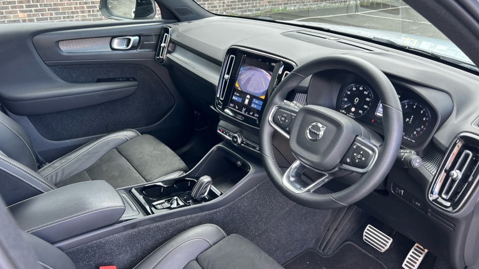 Volvo XC40 1.5 T3 [163] R DESIGN 5dr Geartronic Petrol Estate - Image 4