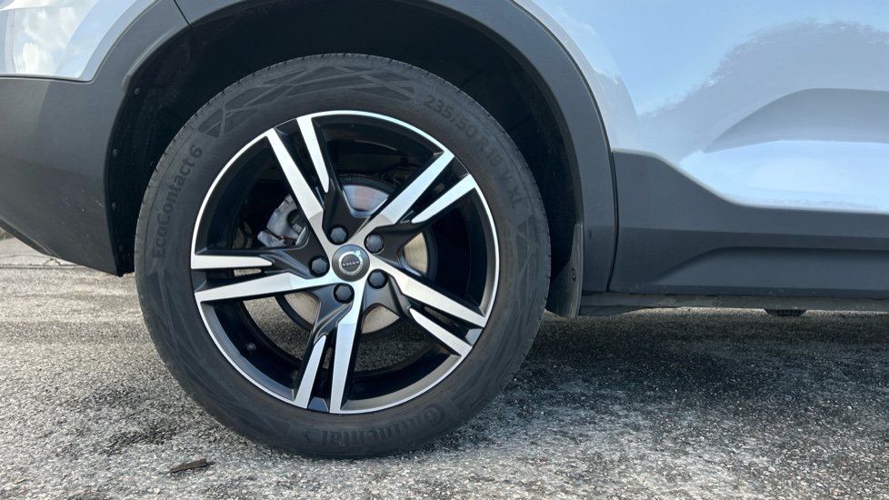 Volvo XC40 1.5 T3 [163] R DESIGN 5dr Geartronic Petrol Estate - Image 9