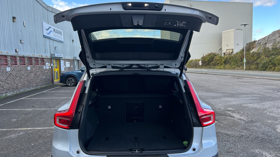 Volvo XC40 1.5 T3 [163] R DESIGN 5dr Geartronic Petrol Estate - Image 13